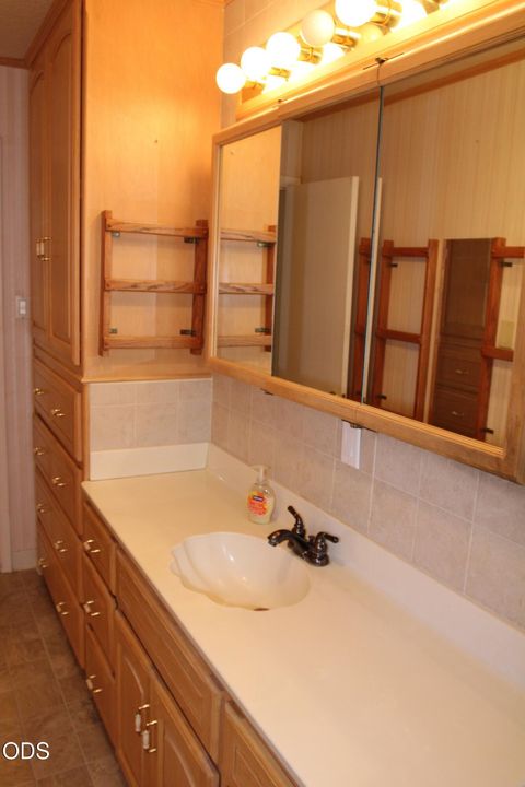 Tiny photo for 1221 N Eldorado Avenue, Klamath Falls, OR 97601 (MLS # 220223148)