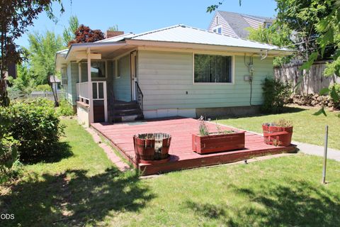 Tiny photo for 1221 N Eldorado Avenue, Klamath Falls, OR 97601 (MLS # 220223148)