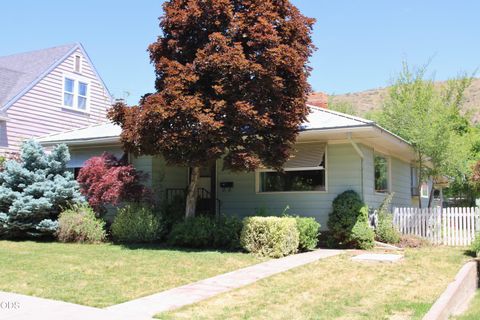 Photo of 1221 N Eldorado Avenue, Klamath Falls, OR 97601 (MLS # 220223148)