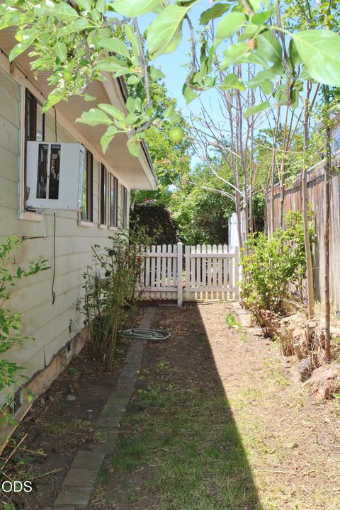 Tiny photo for 1221 N Eldorado Avenue, Klamath Falls, OR 97601 (MLS # 220223148)