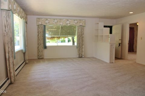 Tiny photo for 1221 N Eldorado Avenue, Klamath Falls, OR 97601 (MLS # 220223148)