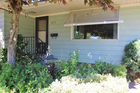 Tiny photo for 1221 N Eldorado Avenue, Klamath Falls, OR 97601 (MLS # 220223148)