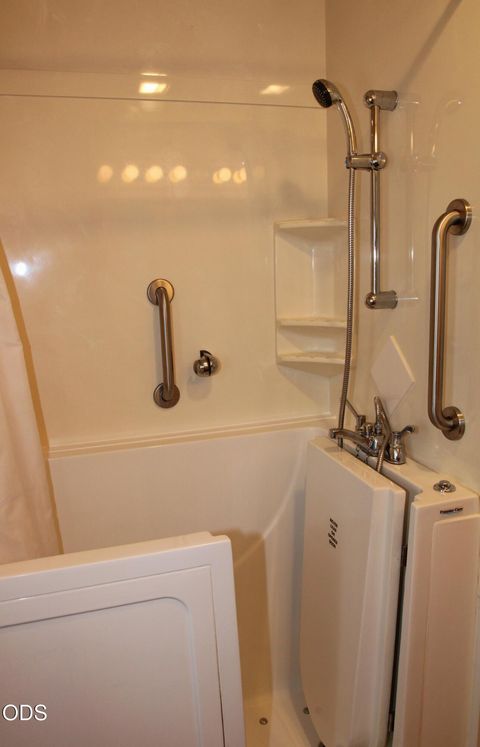 Tiny photo for 1221 N Eldorado Avenue, Klamath Falls, OR 97601 (MLS # 220223148)