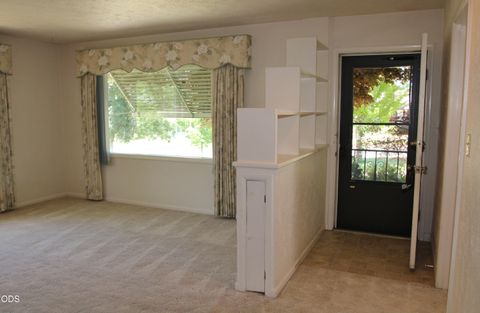 Tiny photo for 1221 N Eldorado Avenue, Klamath Falls, OR 97601 (MLS # 220223148)