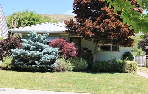 Tiny photo for 1221 N Eldorado Avenue, Klamath Falls, OR 97601 (MLS # 220223148)