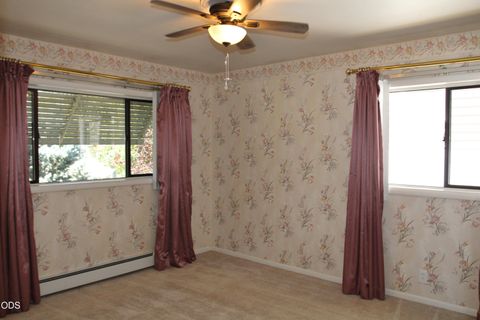 Tiny photo for 1221 N Eldorado Avenue, Klamath Falls, OR 97601 (MLS # 220223148)