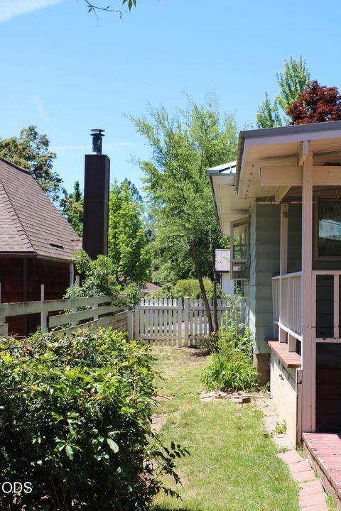 Tiny photo for 1221 N Eldorado Avenue, Klamath Falls, OR 97601 (MLS # 220223148)