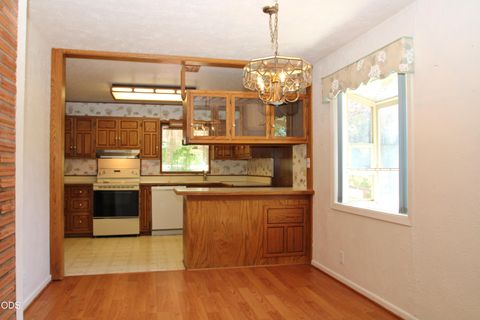 Tiny photo for 1221 N Eldorado Avenue, Klamath Falls, OR 97601 (MLS # 220223148)