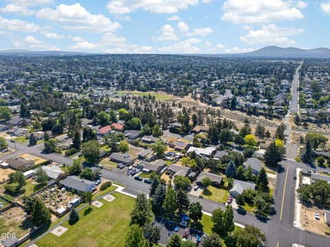 Tiny photo for 1545 SW 17th Street, Redmond, OR 97756 (MLS # 220225849)