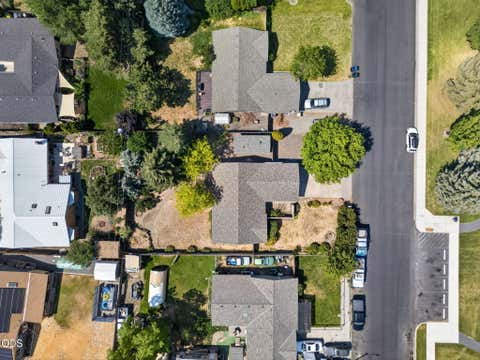 Tiny photo for 1545 SW 17th Street, Redmond, OR 97756 (MLS # 220225849)