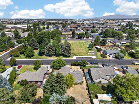 Tiny photo for 1545 SW 17th Street, Redmond, OR 97756 (MLS # 220225849)