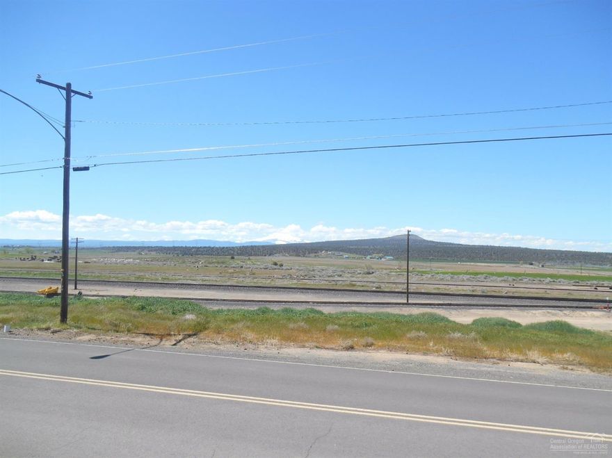 WOW! Great view lot in Metolius. The most western road in town, look out at the Cascade Mountains and farm fields as far as the eye can see. Utilities to lot, Very popular elementary school near by. Nice corner lot with paved roads and easy access.