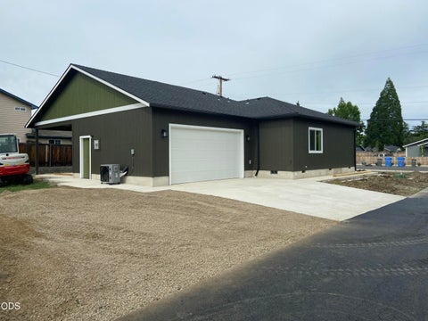 Tiny photo for 126 Lorraine Avenue, Eagle Point, OR 97524 (MLS # 220222965)