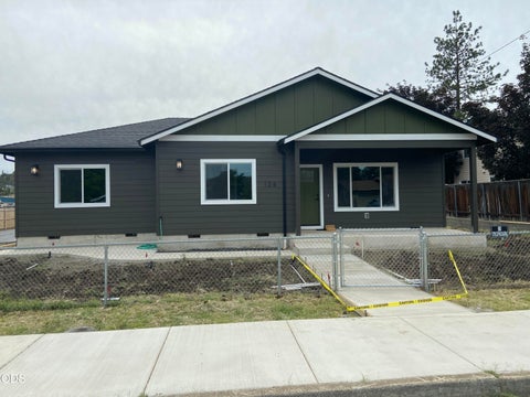 Tiny photo for 126 Lorraine Avenue, Eagle Point, OR 97524 (MLS # 220222965)