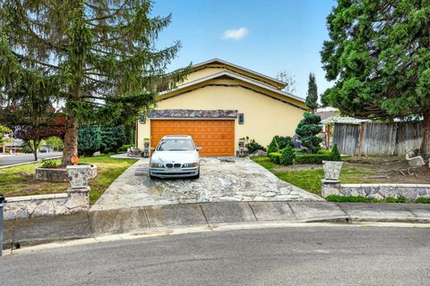 Tiny photo for 1082 La Loma Drive, Medford, OR 97504 (MLS # 220219831)