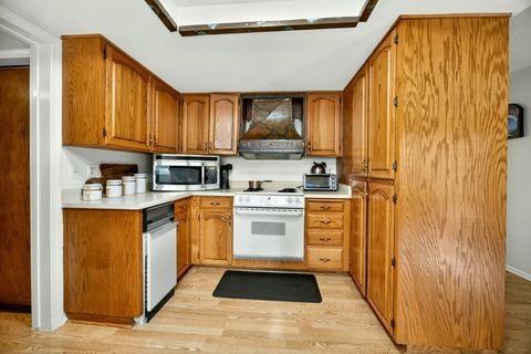 Tiny photo for 1082 La Loma Drive, Medford, OR 97504 (MLS # 220219831)