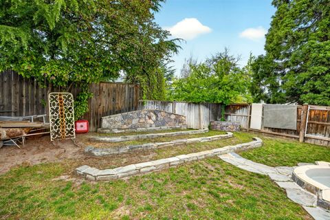 Tiny photo for 1082 La Loma Drive, Medford, OR 97504 (MLS # 220219831)