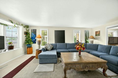 Tiny photo for 1082 La Loma Drive, Medford, OR 97504 (MLS # 220219831)