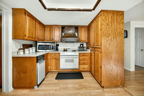 Tiny photo for 1082 La Loma Drive, Medford, OR 97504 (MLS # 220219831)