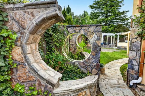 Tiny photo for 1082 La Loma Drive, Medford, OR 97504 (MLS # 220219831)