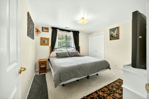 Tiny photo for 1082 La Loma Drive, Medford, OR 97504 (MLS # 220219831)