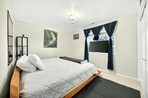 Tiny photo for 1082 La Loma Drive, Medford, OR 97504 (MLS # 220219831)