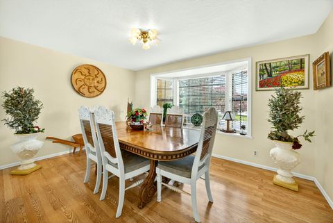 Tiny photo for 1082 La Loma Drive, Medford, OR 97504 (MLS # 220219831)