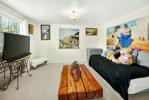 Tiny photo for 1082 La Loma Drive, Medford, OR 97504 (MLS # 220219831)