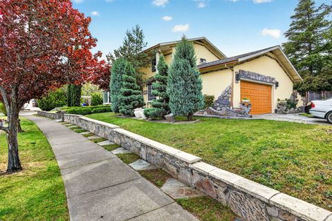 Tiny photo for 1082 La Loma Drive, Medford, OR 97504 (MLS # 220219831)