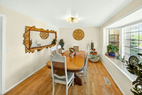 Tiny photo for 1082 La Loma Drive, Medford, OR 97504 (MLS # 220219831)