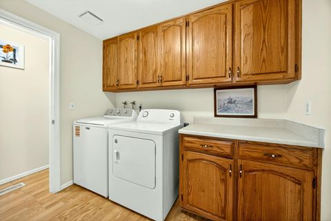 Tiny photo for 1082 La Loma Drive, Medford, OR 97504 (MLS # 220219831)