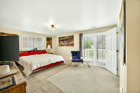 Tiny photo for 1082 La Loma Drive, Medford, OR 97504 (MLS # 220219831)