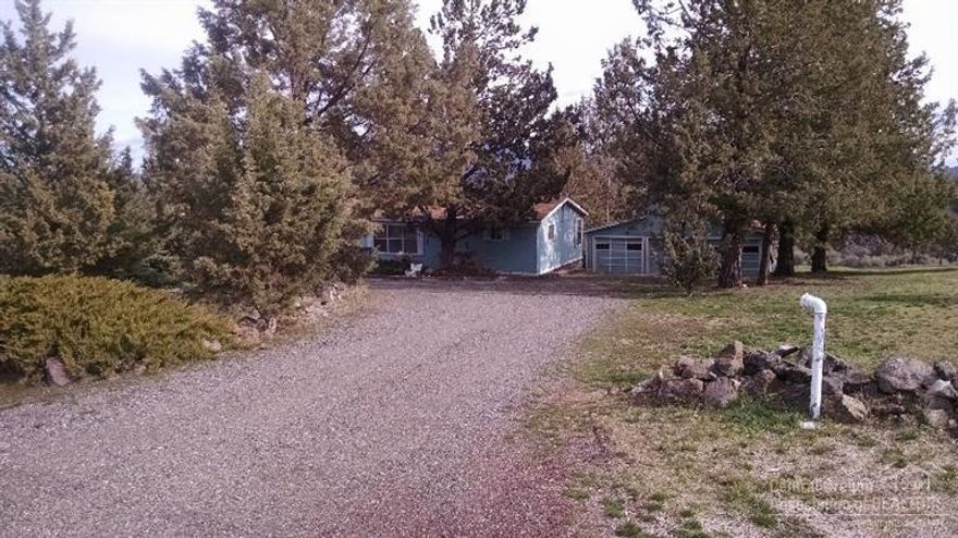 CRR Rim location opportunity. Property had leak in seller's absence and developed some mold. Invasion has been analyzed and remediation is not extensive but out of area seller is unable to return to expedite. Buyer to determine. Open floor plan, 3 bedroom, 2.5 bath, 1988 manufactured home, 1755 sq ft, triple detached garage, studio over garage, lots of amenities and all need TLC. Lofty location overlooking Crooked River Canyon and easy downhill walk to golf course and CRR amenities.