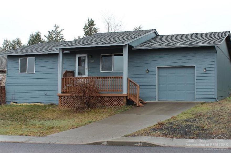 Amazing home with views to Smith Rock. If you are looking for a like new home with views in a great area of Redmond you have found it.