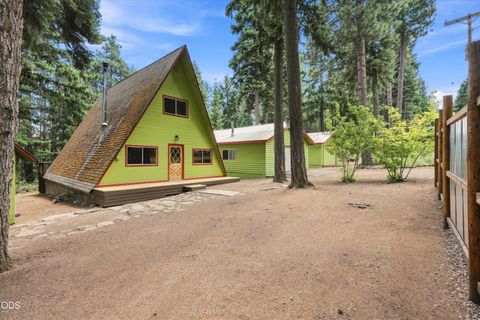 Photo of 22837 Elm Street, Klamath Falls, OR 97601 (MLS # 220225928)