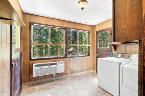Tiny photo for 22837 Elm Street, Klamath Falls, OR 97601 (MLS # 220225928)
