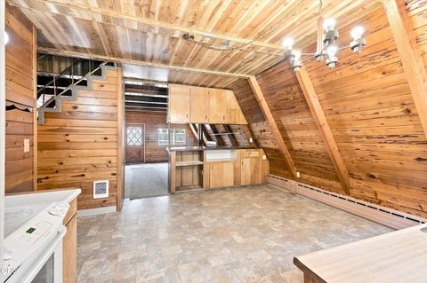 Tiny photo for 22837 Elm Street, Klamath Falls, OR 97601 (MLS # 220225928)