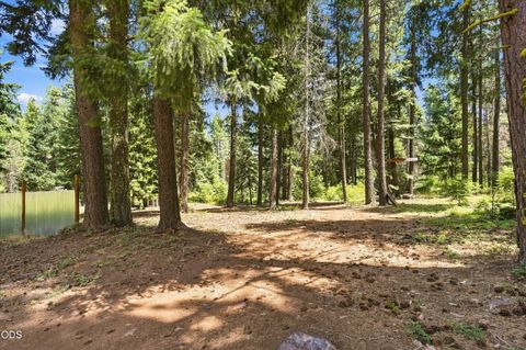 Tiny photo for 22837 Elm Street, Klamath Falls, OR 97601 (MLS # 220225928)