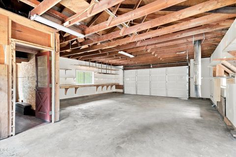 Tiny photo for 22837 Elm Street, Klamath Falls, OR 97601 (MLS # 220225928)