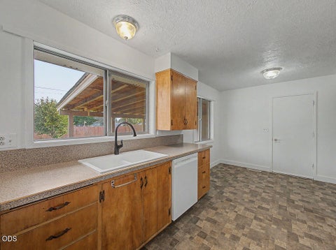 Tiny photo for 4706 Onyx Avenue, Klamath Falls, OR 97603 (MLS # 220226850)