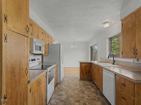 Tiny photo for 4706 Onyx Avenue, Klamath Falls, OR 97603 (MLS # 220226850)