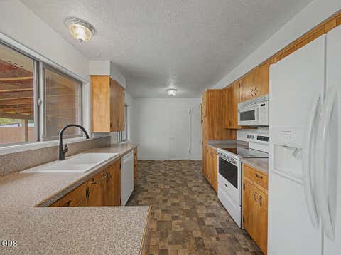 Tiny photo for 4706 Onyx Avenue, Klamath Falls, OR 97603 (MLS # 220226850)