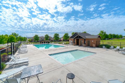 Tiny photo for 1309 NE Barney Street, Prineville, OR 97754 (MLS # 220217138)