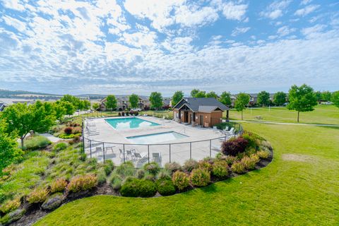 Tiny photo for 1309 NE Barney Street, Prineville, OR 97754 (MLS # 220217138)