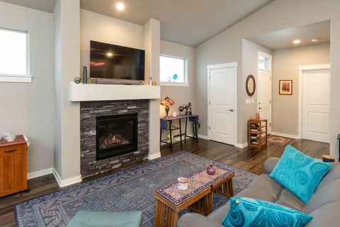 Tiny photo for 1309 NE Barney Street, Prineville, OR 97754 (MLS # 220217138)