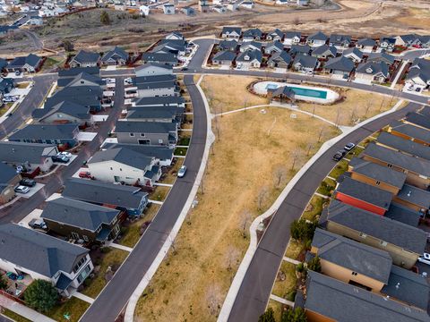 Tiny photo for 1309 NE Barney Street, Prineville, OR 97754 (MLS # 220217138)