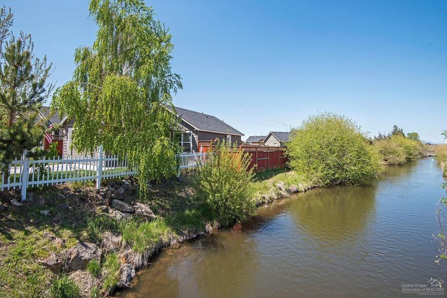 Come enjoy this charming home! Peaceful front yard gives you views of the canal flowing past. Fully fenced backyard is perfect for pets and kids to play! Convenient location gives you quick access to all of Redmond.