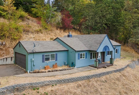 Photo of 1396 SE Laurel Court, Roseburg, OR 97470 (MLS # 220228826)