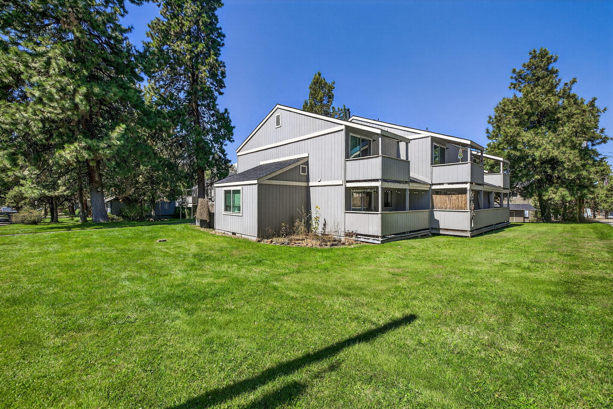 8 SW McKinley Avenue