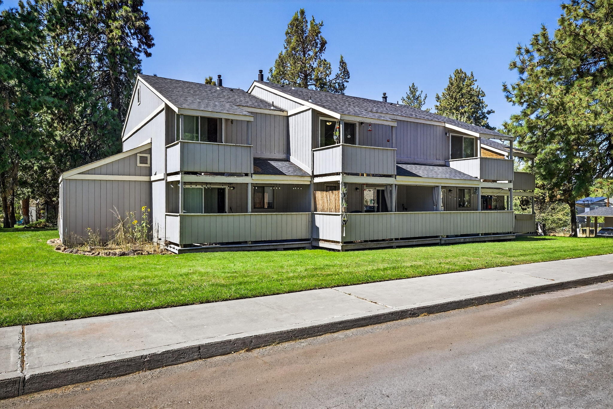 8 SW McKinley Avenue